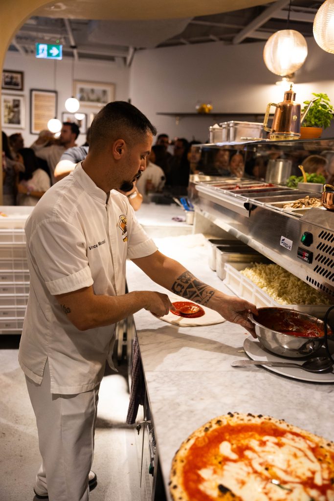 Vivid Sydney 2026: Best Vantage Points, Restaurants, Hotels Try the Vivid Neapolitan Pizza Special at L’Antica Pizzeria Da Michele