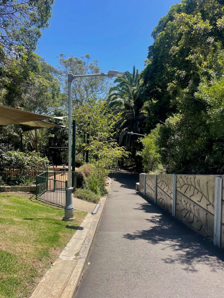 Path next to Wollstonecraft train station